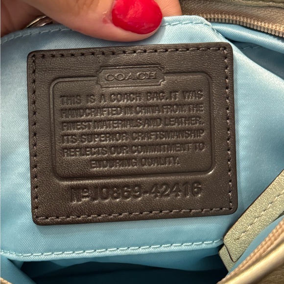 Coach Gold Shoulder Bag - Picture 8 of 9